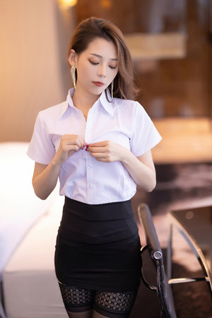 性饥渴的老妇教我玩她