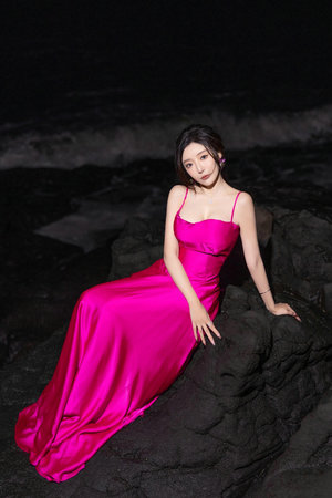 满员车内で人妻のボイン