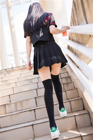 上课时勃起了女同学帮我口