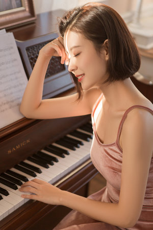 少年无力地低喘H男男