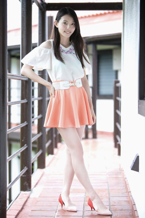 sm白富美自愿被调教