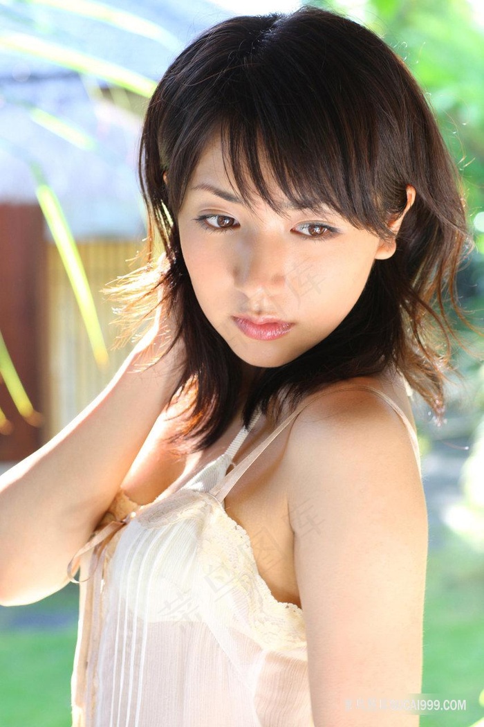 水下游泳一边做