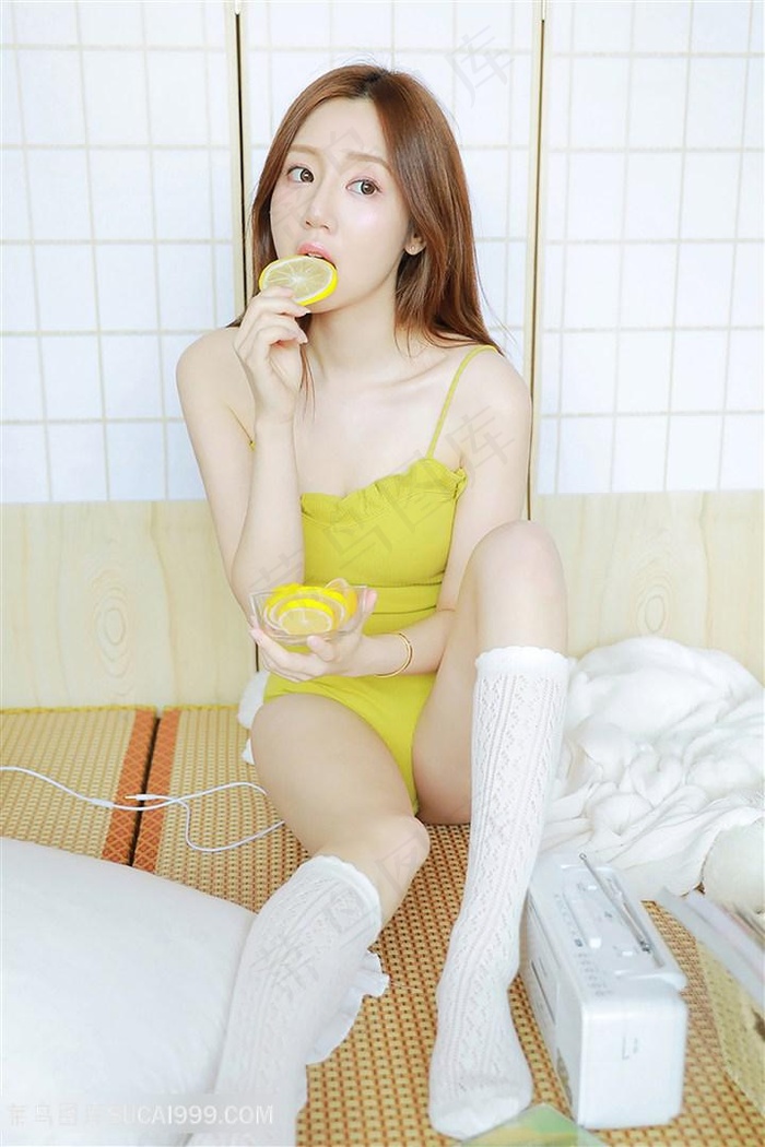 男生和女生一起打扑克牌的视频