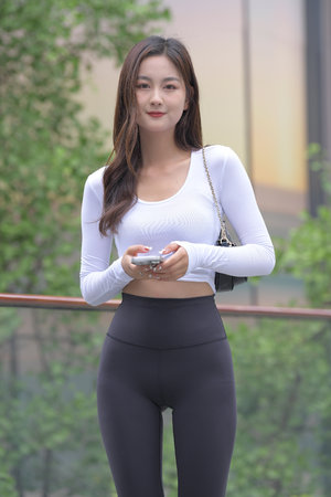 像邓丽欣的妹子自摸勾引滴滴