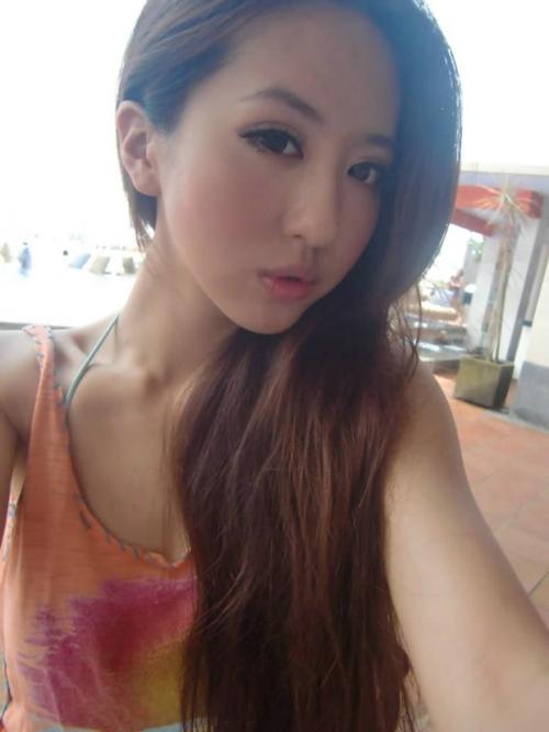 老头猛的挺进她莹莹她的体内视频