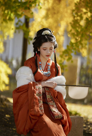 帅哥摸美女的胸