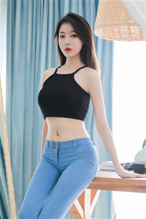 女王调教狗奴鞭刑舔腳