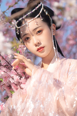 骚秘书不穿内衣h调教