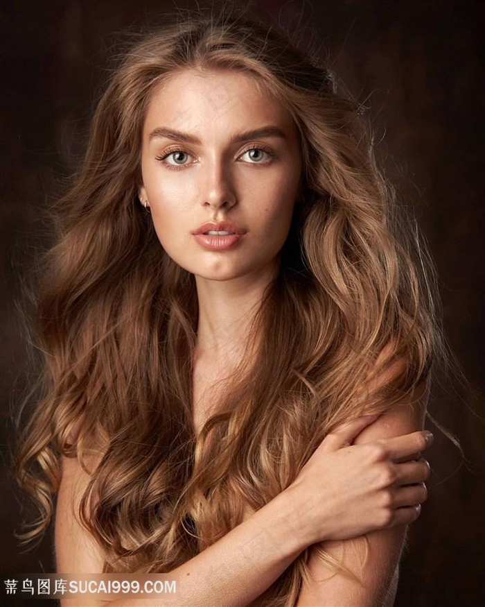 他脱了我的内裤就进去了视频