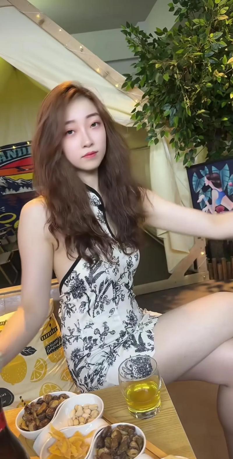 葡萄一粒一粒挤出来给我吃