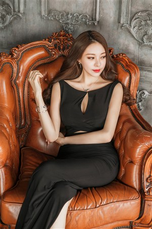 拍婚纱照当着新郎的面做