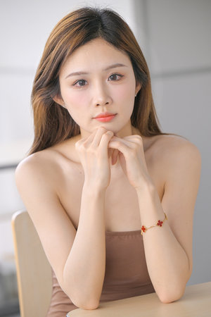 年轻的母亲无删减