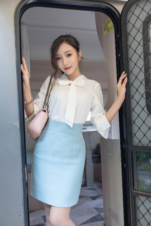 人妻亂伦中文字