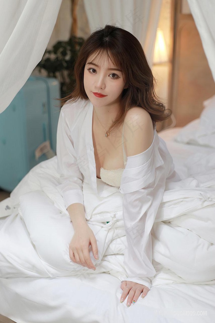 新任女教师被学生侵犯小岛