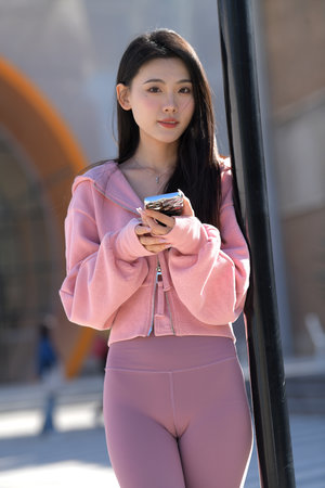 美女为火直播抠屁眼