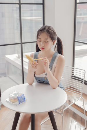 男男激吻互脱裤摸j