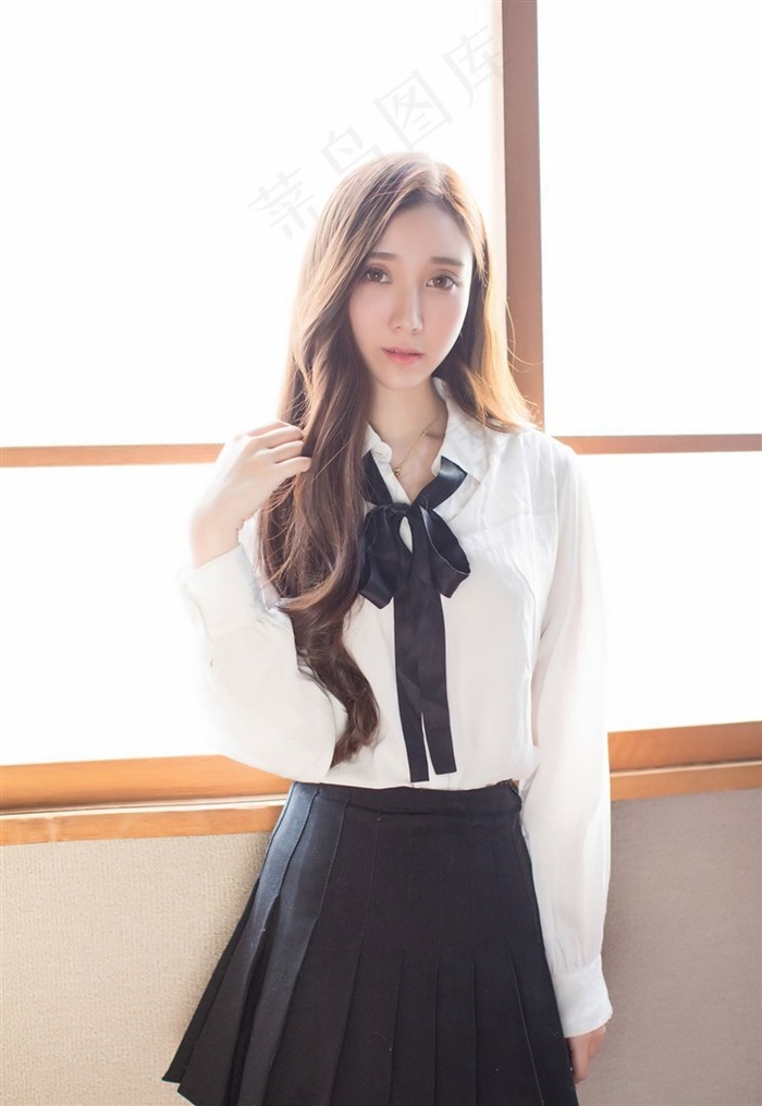 女人迈开腿让男人吃草莓