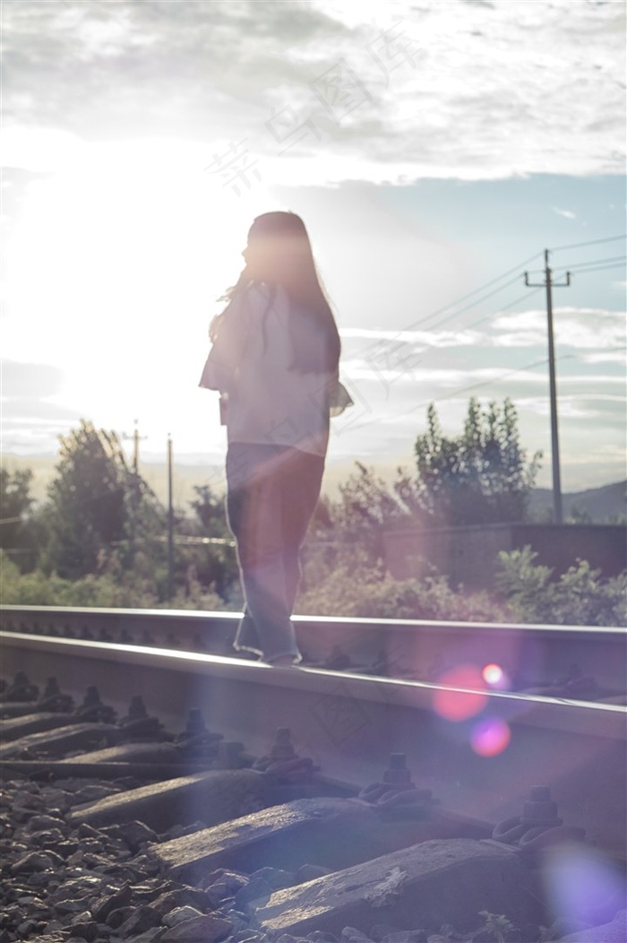 趴在墙上双腿打开被蹂躏视频