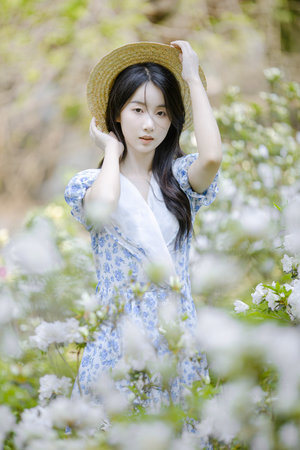 校花爱抚课室呻吟