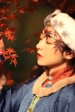 被五个丝袜老师榨精