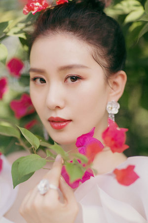 被五个丝袜老师榨精