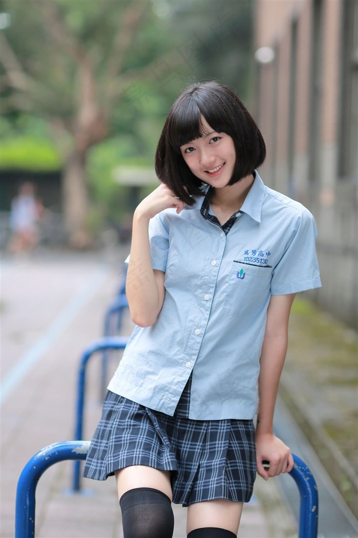 蓝床房偷拍超清纯漂亮大学美女