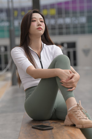 漂亮的保姆3电影完整版中夂