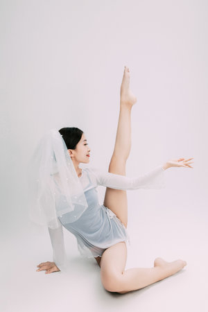 伸进内裤揉到高潮嗯啊视频公交车