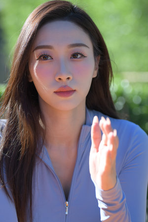 年轻的邻居少妇