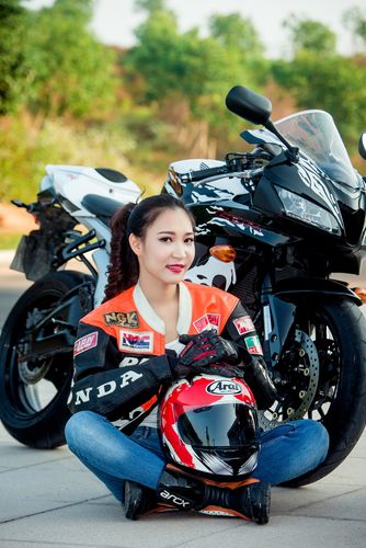 亚洲欧美精品自在自线