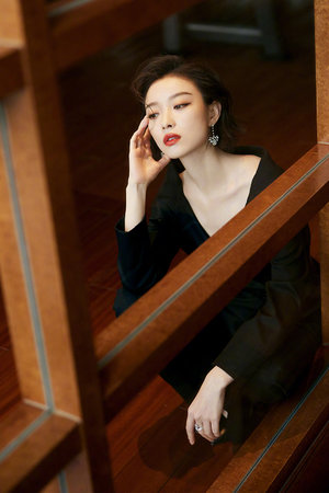 穿着各式服装与男友啪啪自拍片