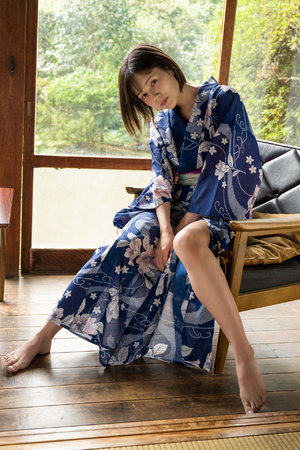 亚洲自产一区二区