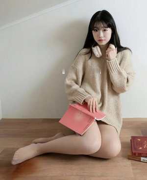 抱着老妇肥大的屁股